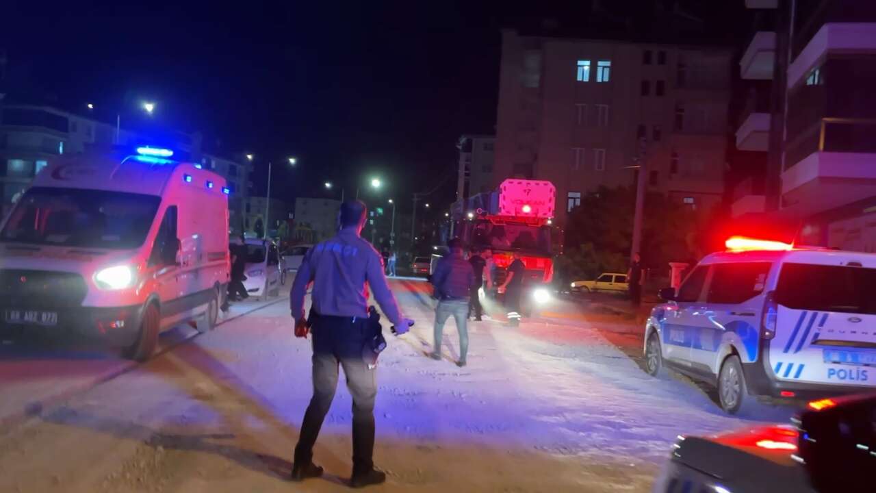 Ambulans kapısından fırlayıp kameramana böyle saldırdı 2
